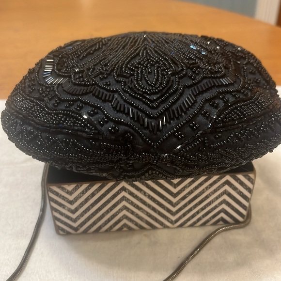 Carla marchi, beaded black evening bag with adjustable snake chain. - Picture 2 of 4